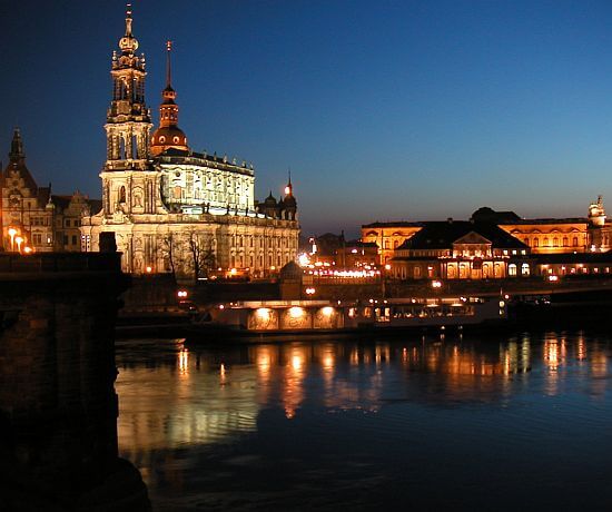 Дрезден - столица Саксонии и один из самых прекрасных город Германии. Город, раньше известный как 