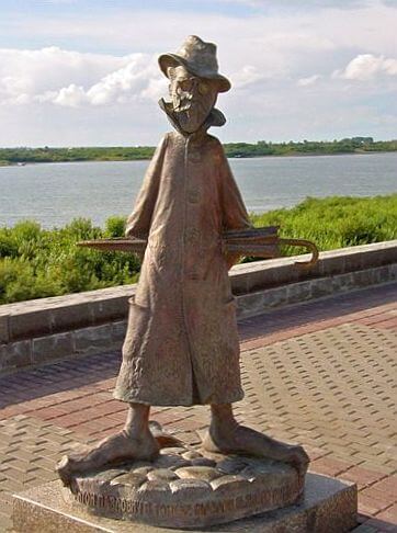 Памятник Антону Павловичу Чехову в городе Томск-одном из самых красивых сибирских городов, установленный на набережной реки Томь