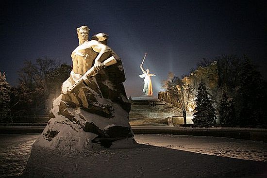 Мамаев Курган является главной достопримечательностью Волгограда и главным местом поклонения подвигу героических защитников Отечества.